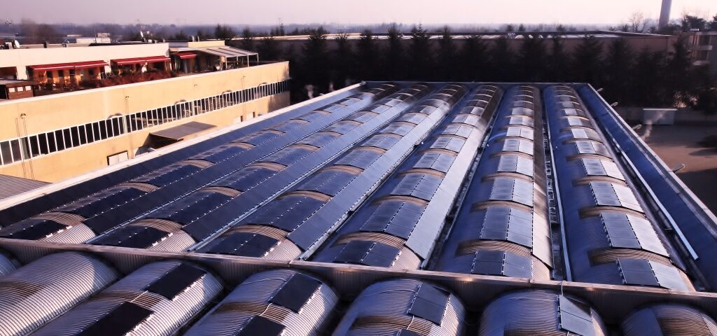 Copertura industriale con impianto fotovoltaico a Burago